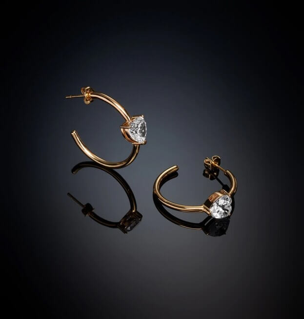 CHIARA FERRAGNI GOLD FIRST LOVE EARRINGS Σκουλαρίκια Καρδιές